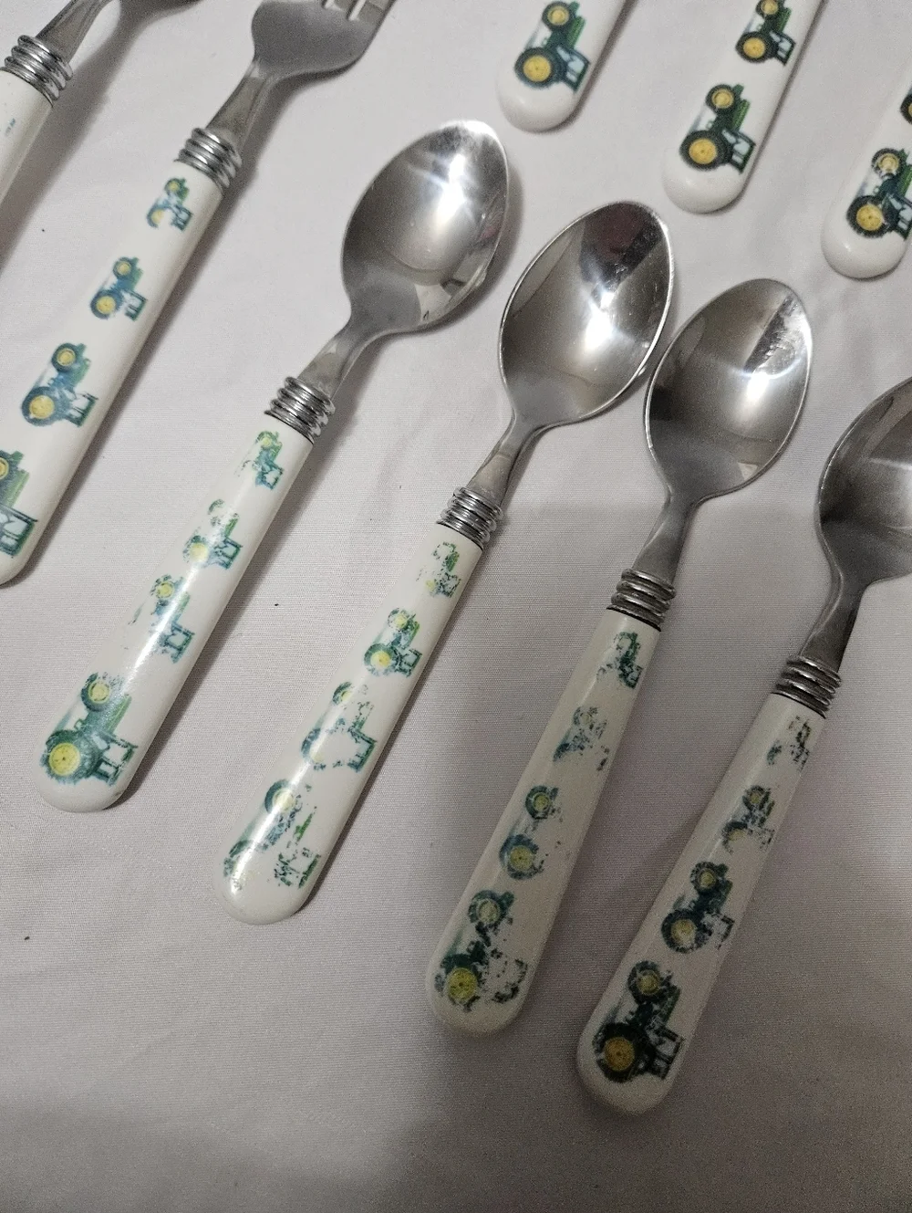 Gibson Flatwear Set Green Tractor Serves 4 USED!!
